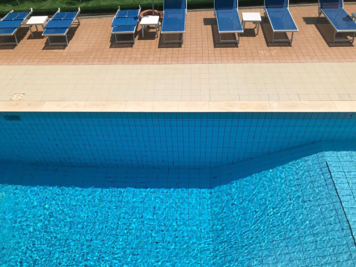 Hotel Apogeo - Breakfast Experience Rimini Ngoại thất bức ảnh