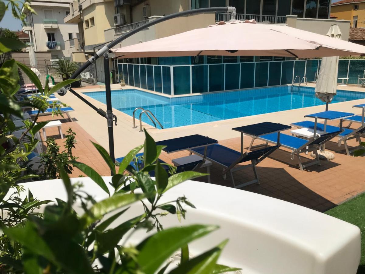 Hotel Apogeo - Breakfast Experience Rimini Ngoại thất bức ảnh
