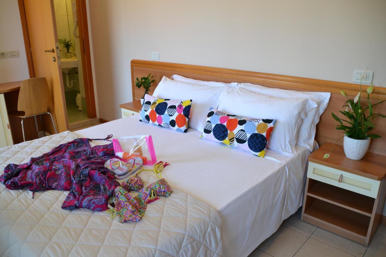 Hotel Apogeo - Breakfast Experience Rimini Ngoại thất bức ảnh