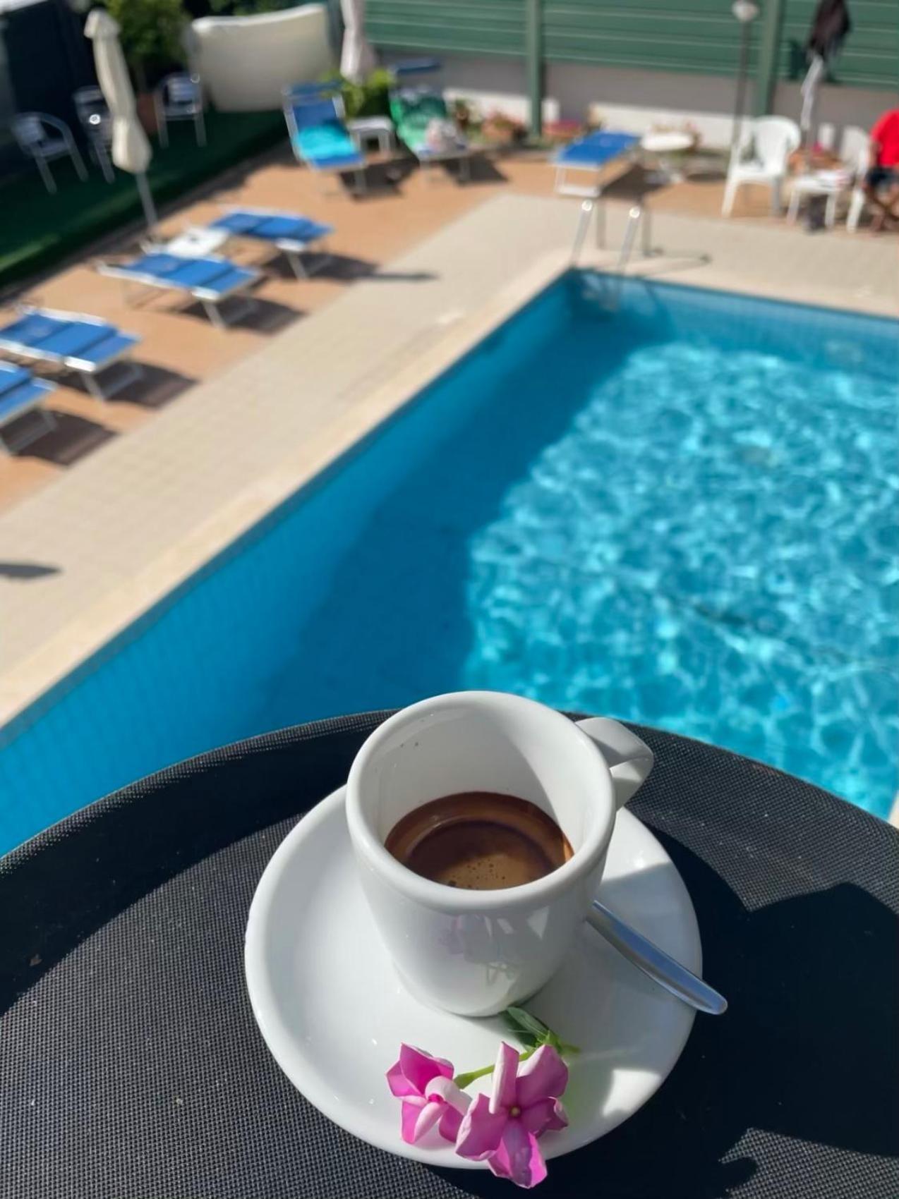 Hotel Apogeo - Breakfast Experience Rimini Ngoại thất bức ảnh