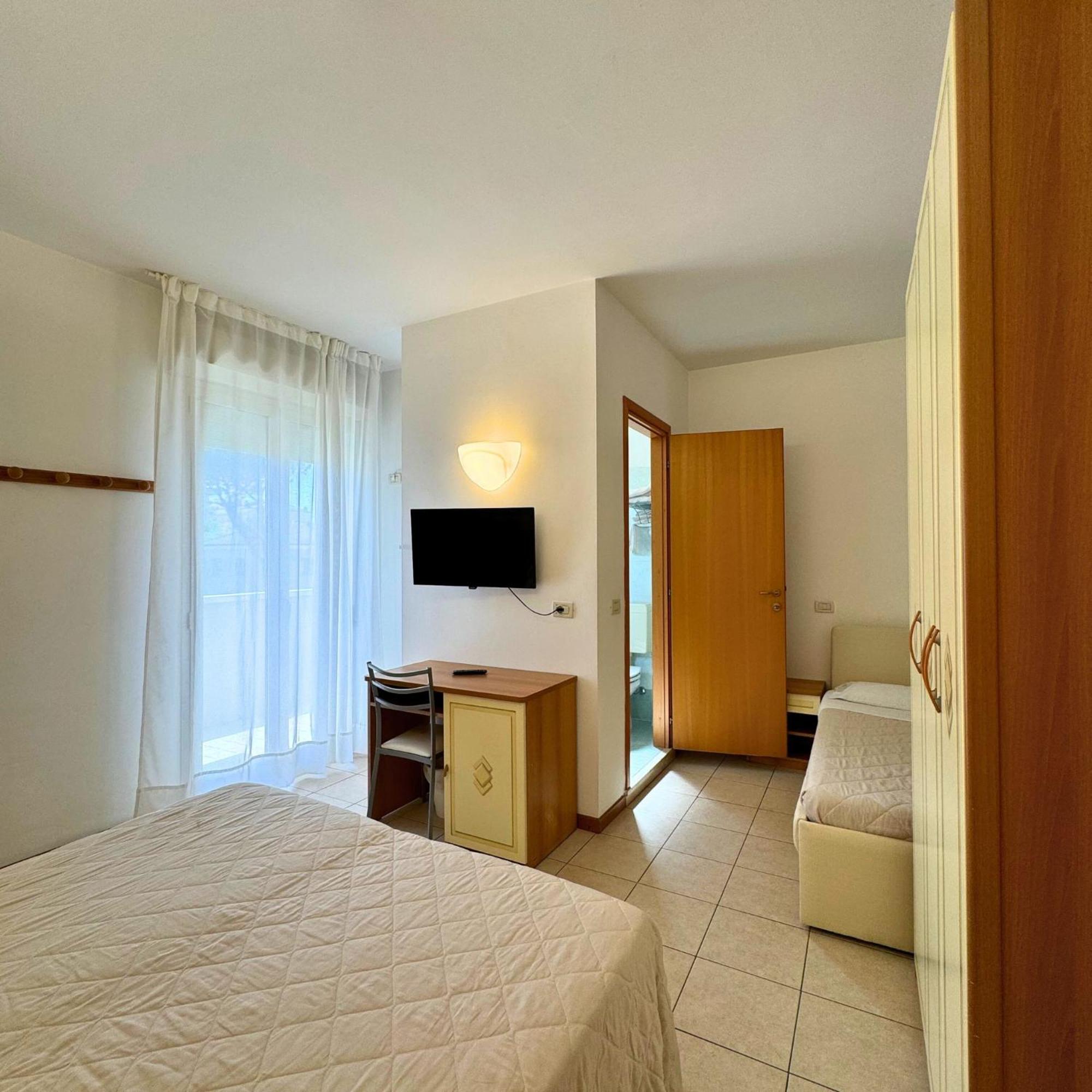 Hotel Apogeo - Breakfast Experience Rimini Ngoại thất bức ảnh