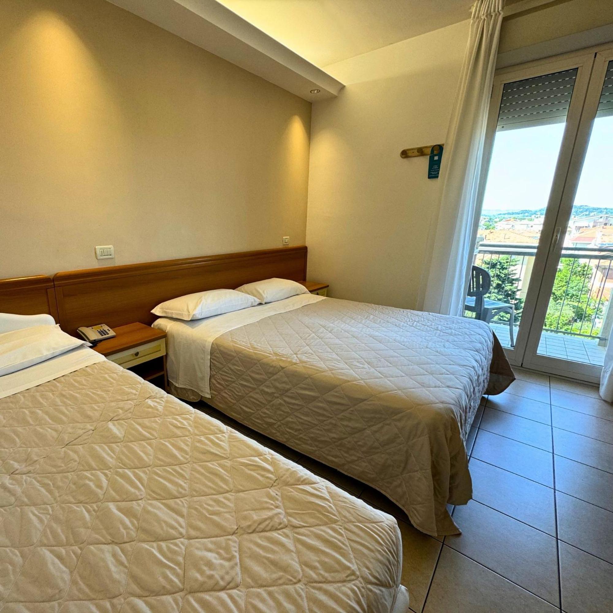 Hotel Apogeo - Breakfast Experience Rimini Ngoại thất bức ảnh