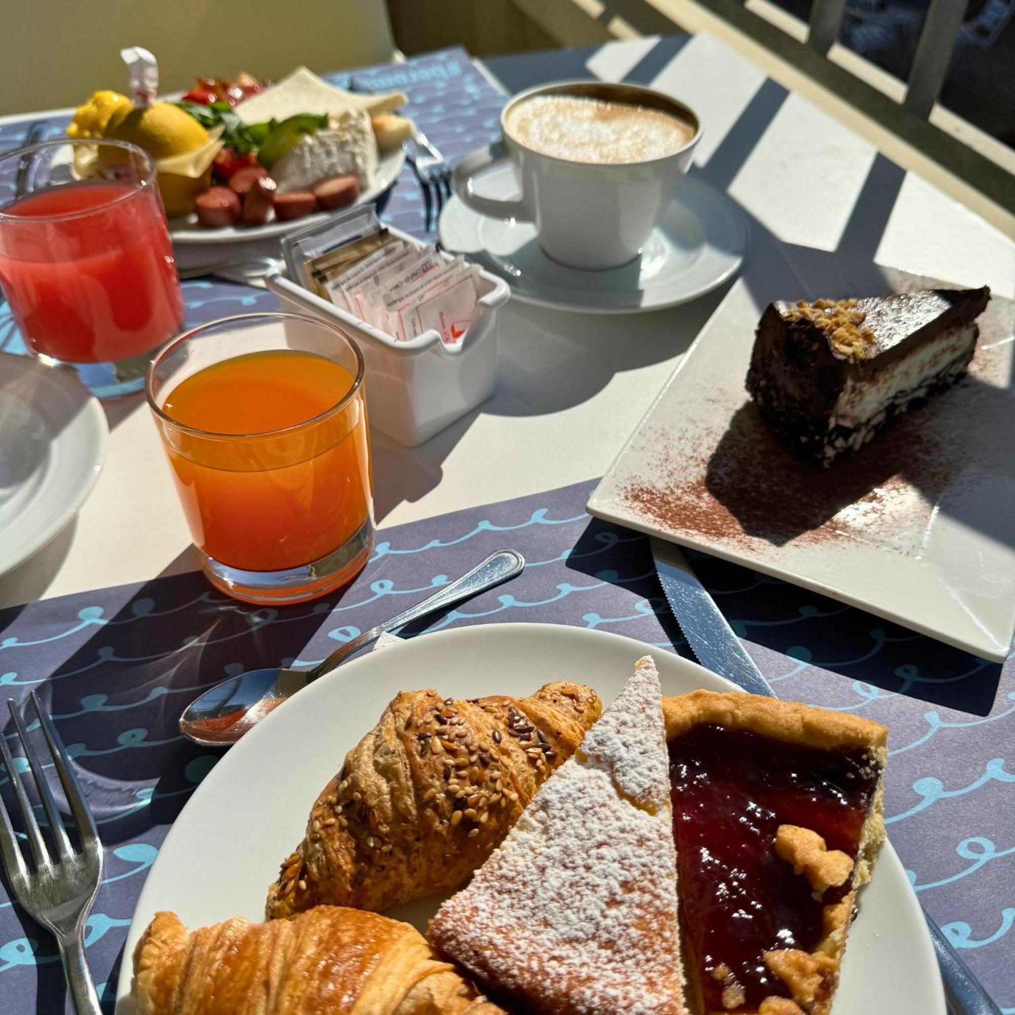 Hotel Apogeo - Breakfast Experience Rimini Ngoại thất bức ảnh